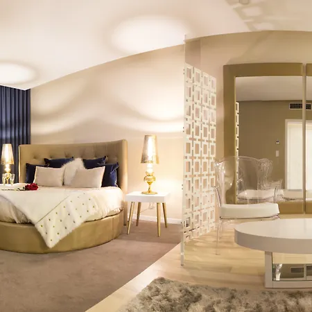 Hotel De Plaza & 4*
