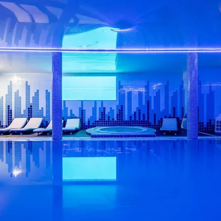 De Plaza & Szálloda