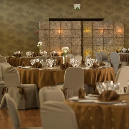 Szálloda De Plaza & 4*