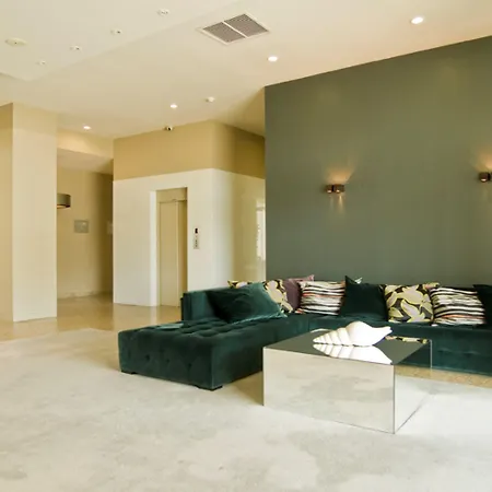 De Plaza & Szálloda