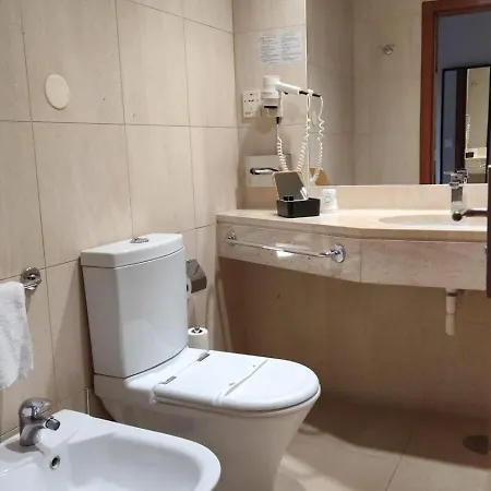 Отель De Plaza & 4*