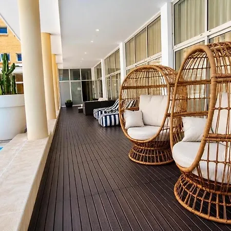Hotel De Plaza &
