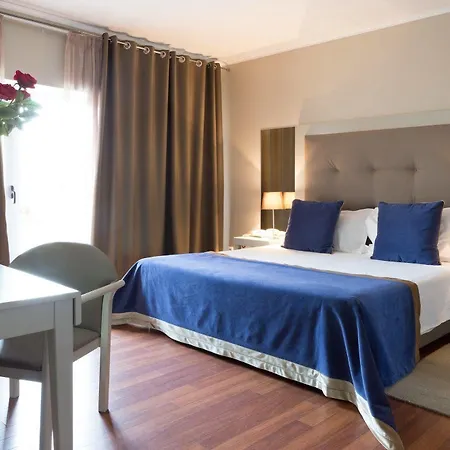 De Plaza & Otel 4*